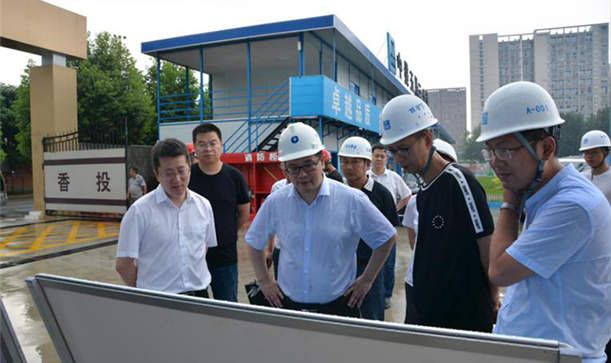 新都区区委副书记、区长李云到新都香城体育中心项目调研指导工作